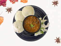 Idli With Chicken Curry
